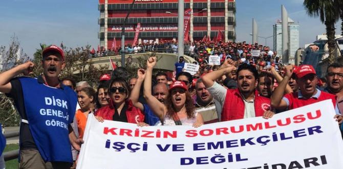 DİSK İZMİR’DE KRİZİN NEDENLERİNİ AÇIKLADI